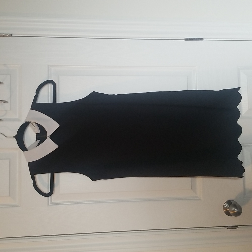 Monteau black dress white collar
